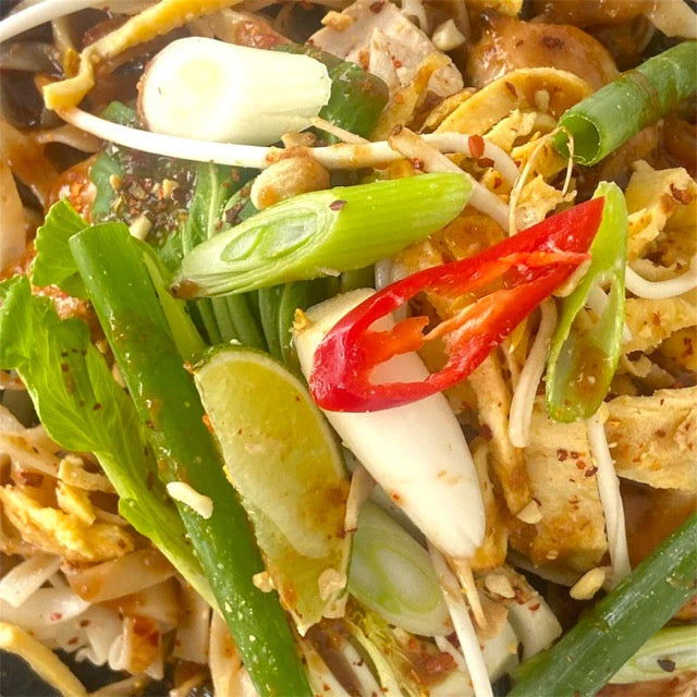 Frozen Pad Thai with Chicken - Image 2